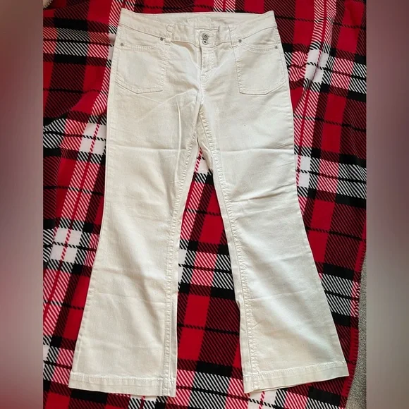 Maurices vintage white flare jeans 2 button - Picture 3 of 9